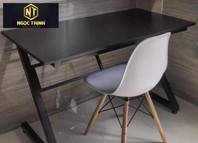 Xưởng Nội Thất Ngọc Thịnh - Bàn làm việc văn phòng chân sắt giá rẻ